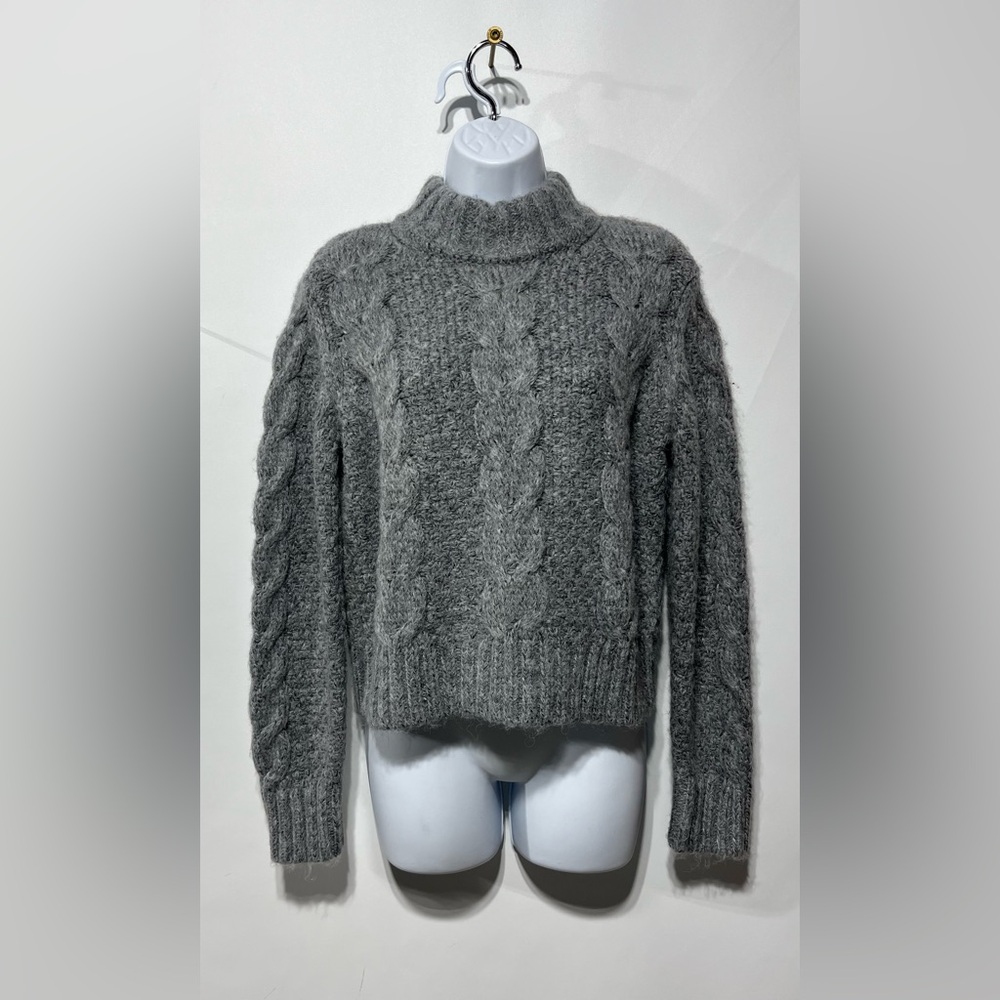 American Eagle Outfitters Gray Cable Knit Sweater Super Soft Size Medium NWT